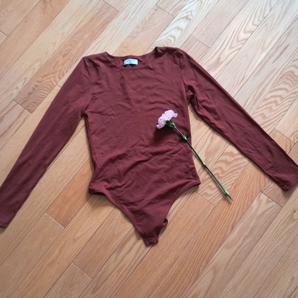 Contour, crew neck, longsleeve, caramel brown bodysuit